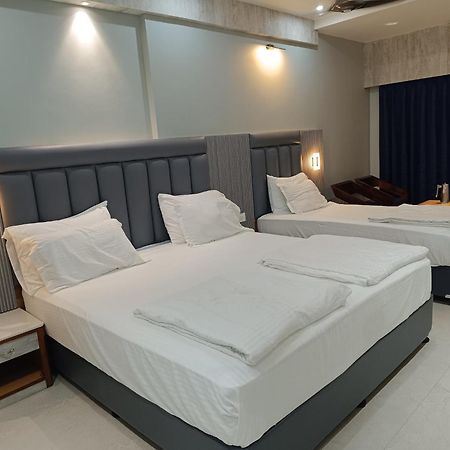 פורי Hotel Lee Garden Near To Blue Flag Beach 500 Mtrs מראה חיצוני תמונה