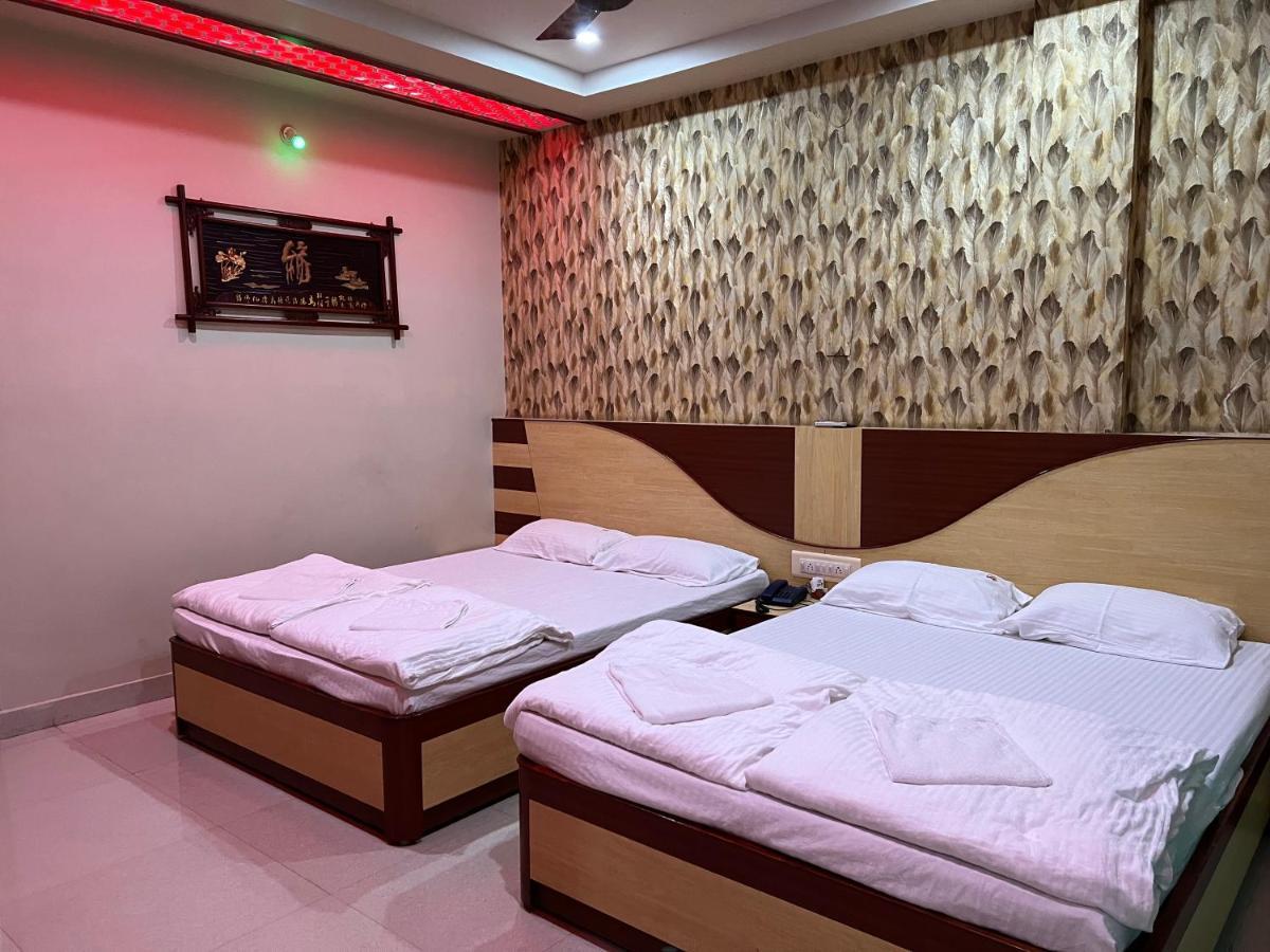 פורי Hotel Lee Garden Near To Blue Flag Beach 500 Mtrs מראה חיצוני תמונה