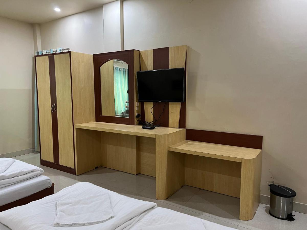 פורי Hotel Lee Garden Near To Blue Flag Beach 500 Mtrs מראה חיצוני תמונה