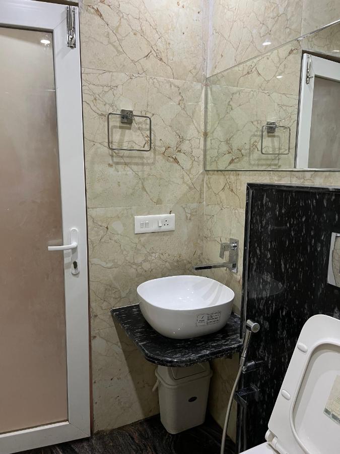 פורי Hotel Lee Garden Near To Blue Flag Beach 500 Mtrs מראה חיצוני תמונה