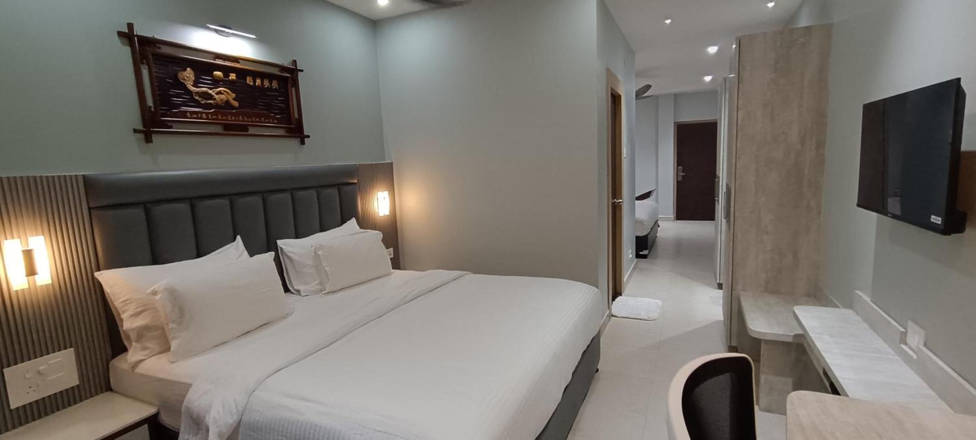 פורי Hotel Lee Garden Near To Blue Flag Beach 500 Mtrs מראה חיצוני תמונה