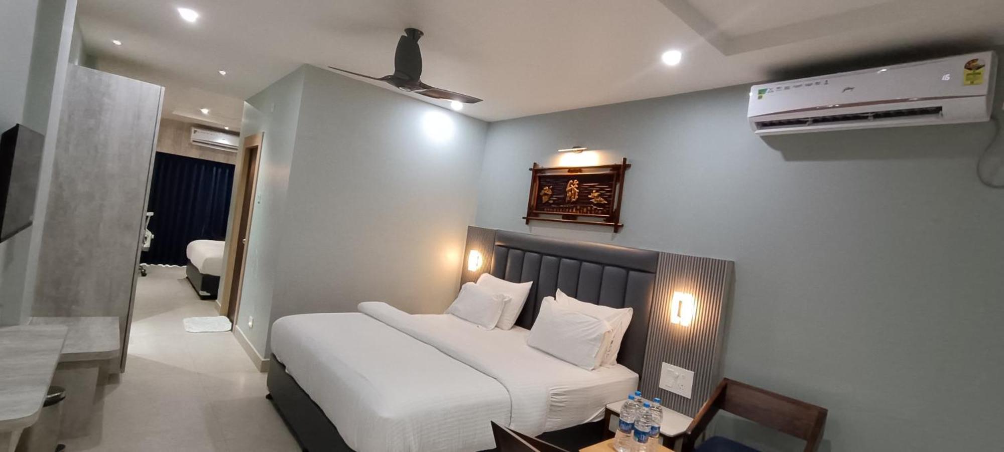 פורי Hotel Lee Garden Near To Blue Flag Beach 500 Mtrs מראה חיצוני תמונה