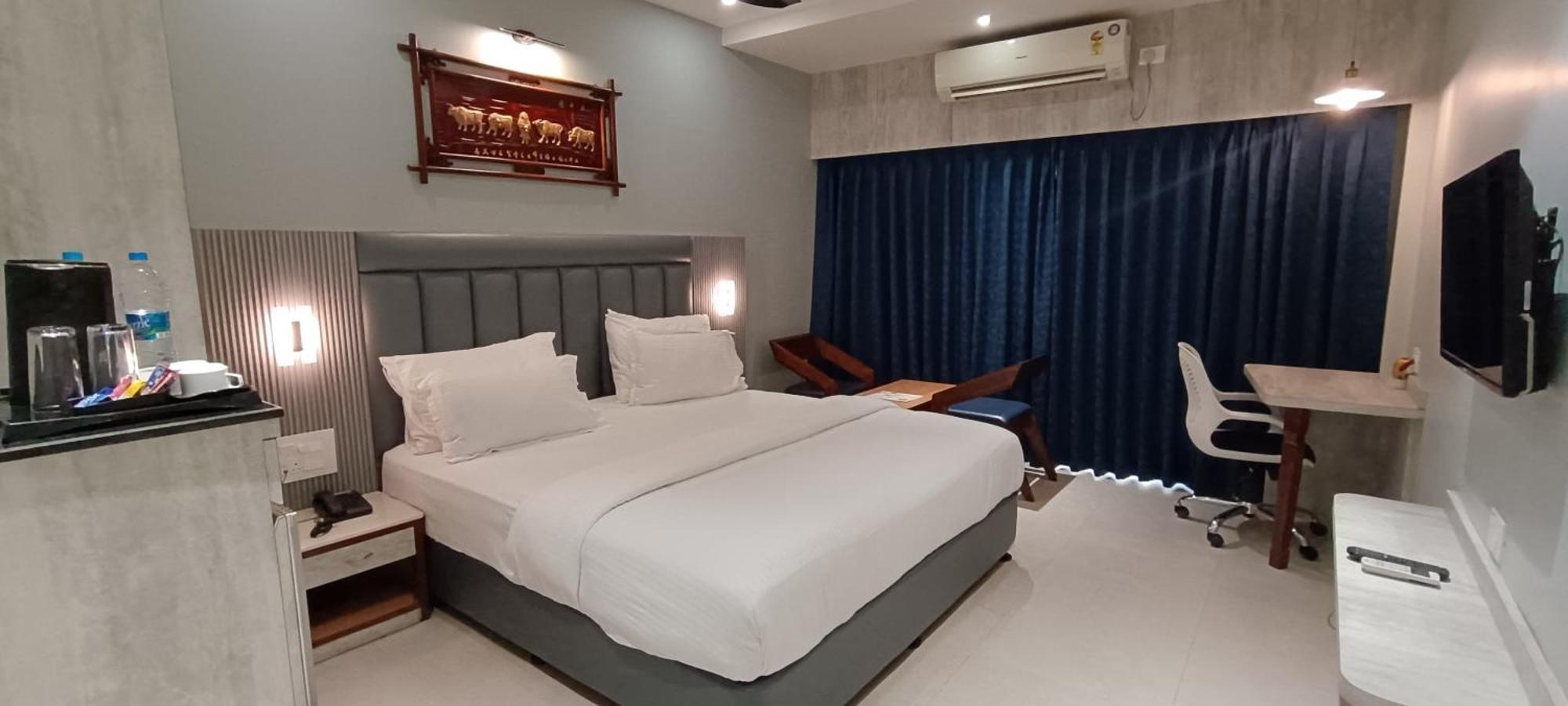 פורי Hotel Lee Garden Near To Blue Flag Beach 500 Mtrs מראה חיצוני תמונה