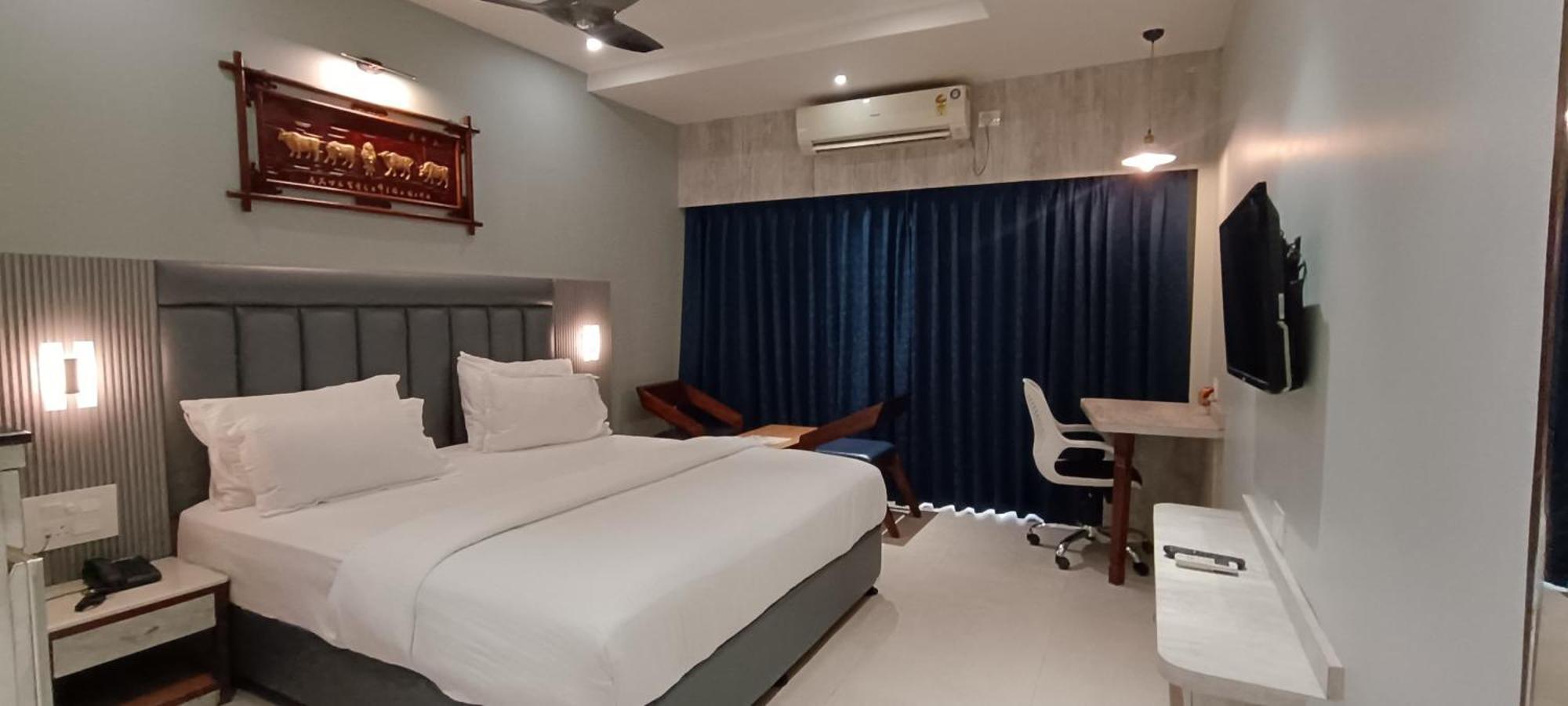 פורי Hotel Lee Garden Near To Blue Flag Beach 500 Mtrs מראה חיצוני תמונה