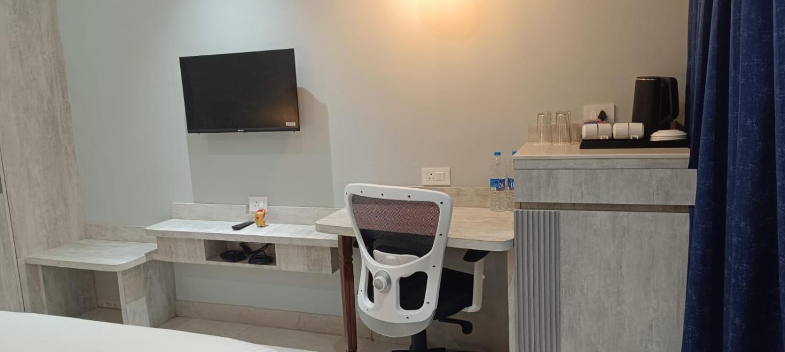 פורי Hotel Lee Garden Near To Blue Flag Beach 500 Mtrs מראה חיצוני תמונה