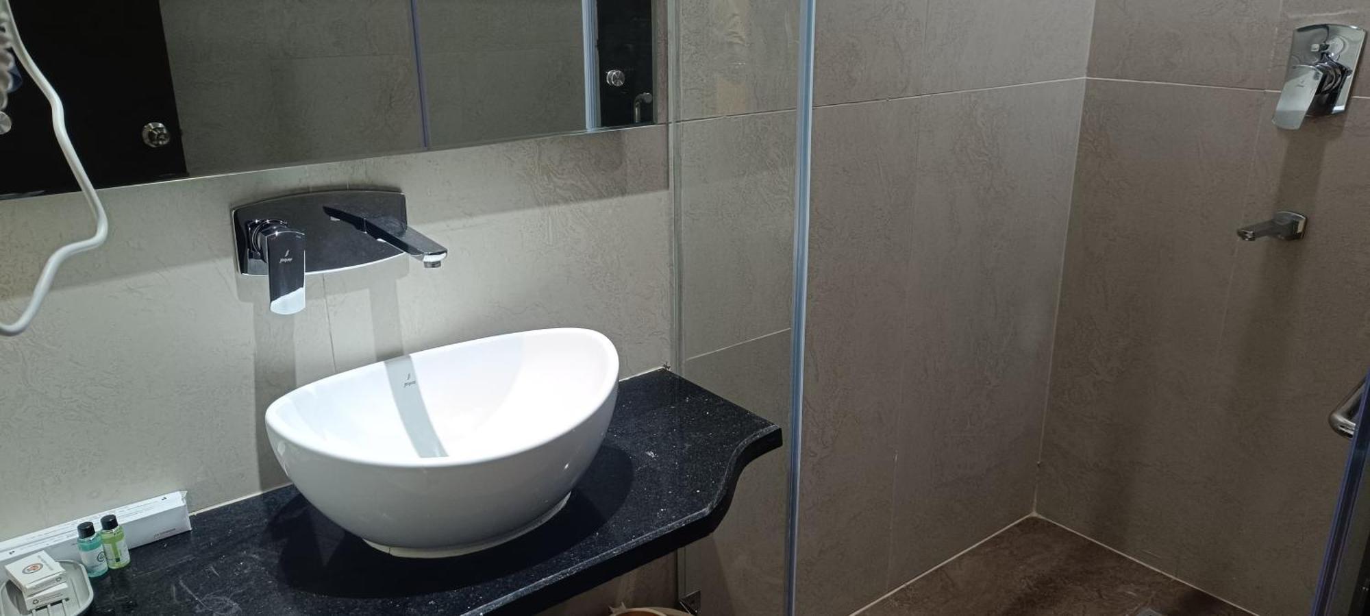 פורי Hotel Lee Garden Near To Blue Flag Beach 500 Mtrs מראה חיצוני תמונה