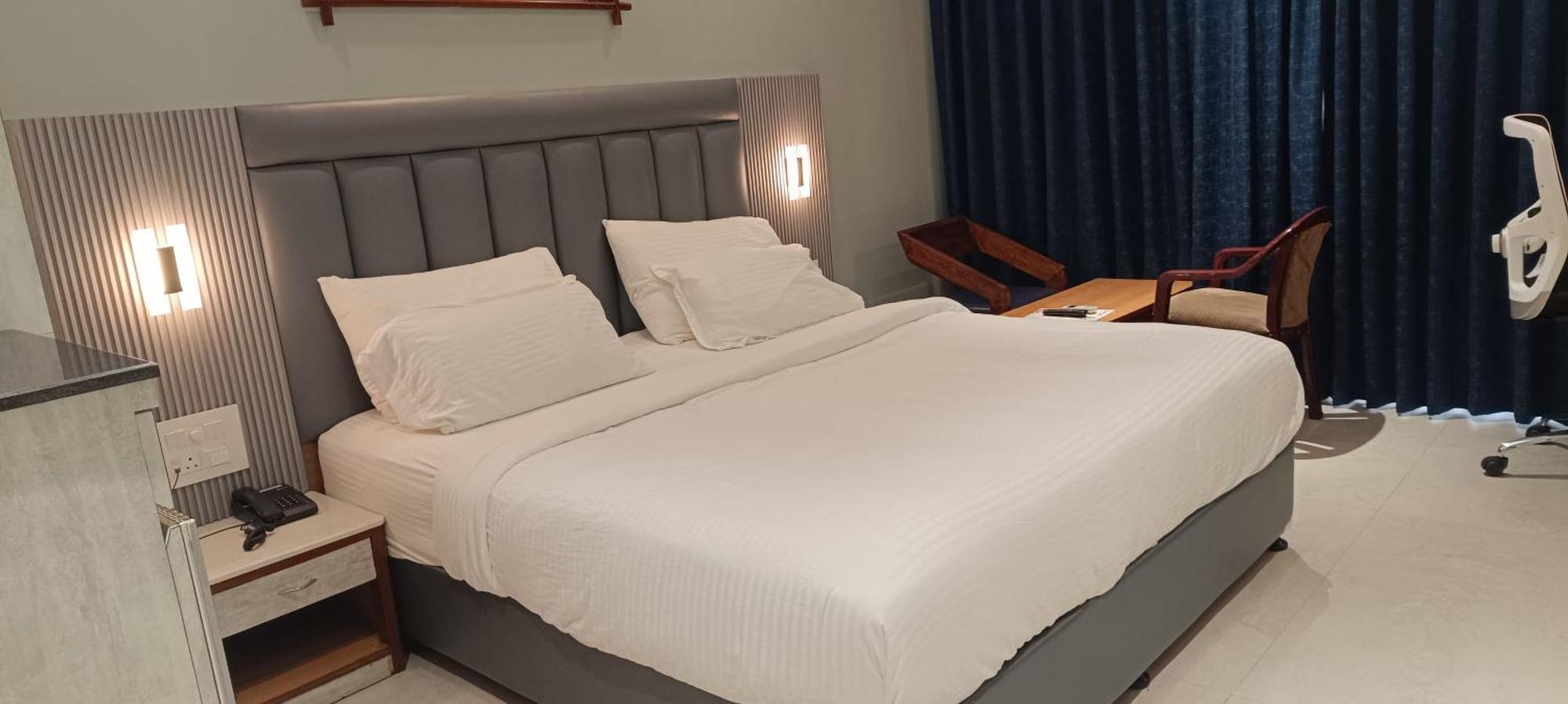 פורי Hotel Lee Garden Near To Blue Flag Beach 500 Mtrs מראה חיצוני תמונה
