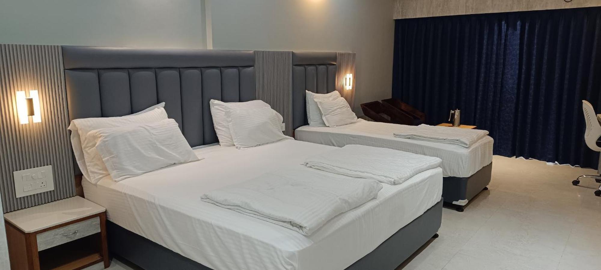 פורי Hotel Lee Garden Near To Blue Flag Beach 500 Mtrs מראה חיצוני תמונה