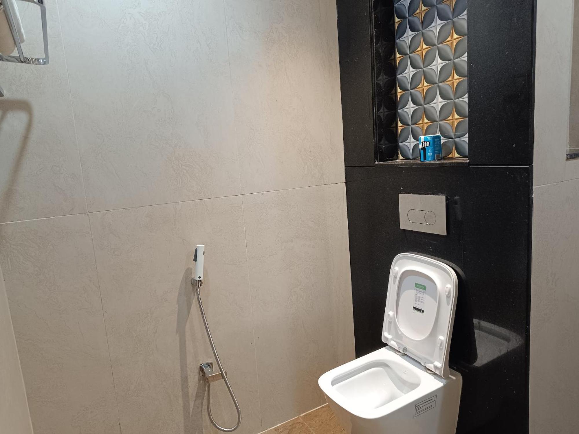פורי Hotel Lee Garden Near To Blue Flag Beach 500 Mtrs מראה חיצוני תמונה
